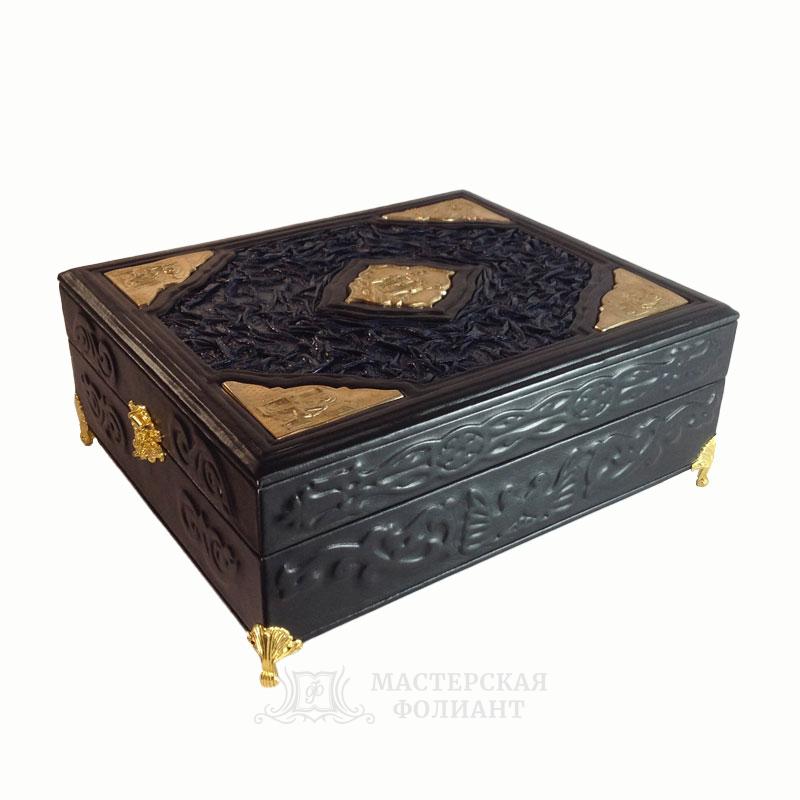 Подарочный ларец-шкатулка с отделкой из натуральной кожи, с бронзовым художественным литьем
