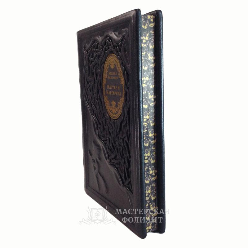 Мастер и Маргарита, подарочное иллюстрированное издание в кожаном переплете, с трехсторонним обрезом Мастер и Маргарита, подарочное иллюстрированное издание в кожаном переплете, с трехсторонним обрезом